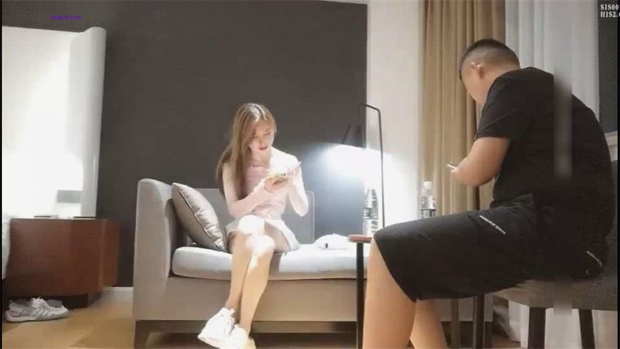 女神级清秀苗条小姐姐约到酒店，身穿一袭性感连衣裙，娇小玲珑笔直美腿揉搓舔吸滋味绝美骑上去驰骋操射【水印】}