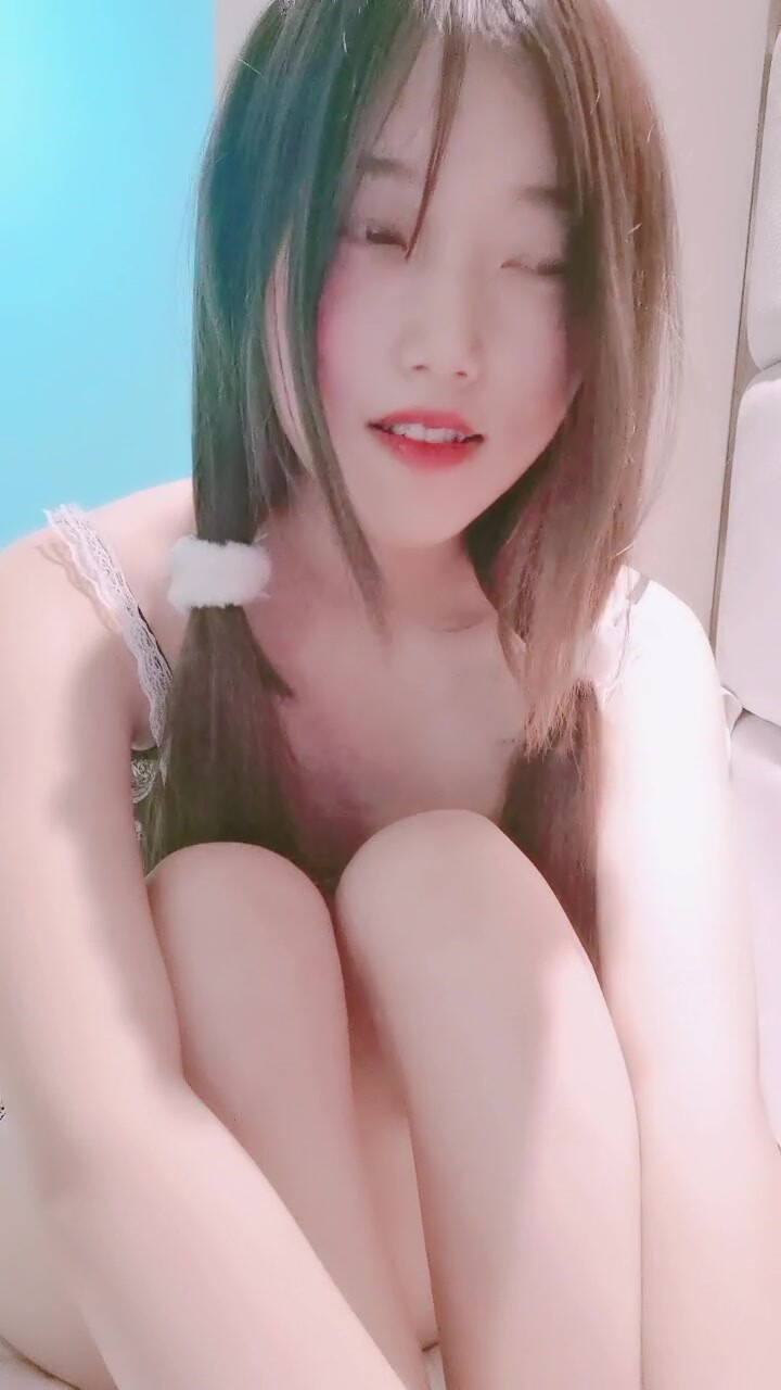 外表清纯新人美少女！笑起来超甜美！女仆装道具自慰，按摩器震穴，娇喘呻吟不断，极度诱惑}