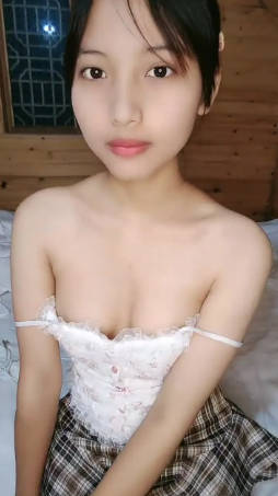 乖巧高冷嫩妹妹！近期下海操逼！细腰美腿紧致嫩穴，主动骑乘位抽插，双腿肩上扛，怼入骚穴一顿输出}