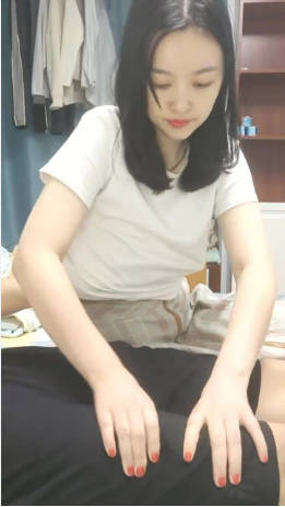 清秀御姐，发骚挑逗男友，楼梯间刺激无套啪啪，清澈眼神下原来这么淫荡}
