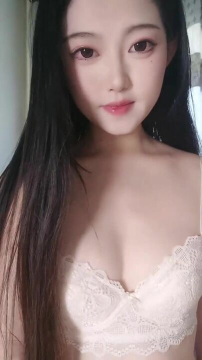 超青春 人气超高，相信群众的眼光吧【想要爸爸抱】，顶级女神~超级反差~水晶棒插逼~自慰猛扣}