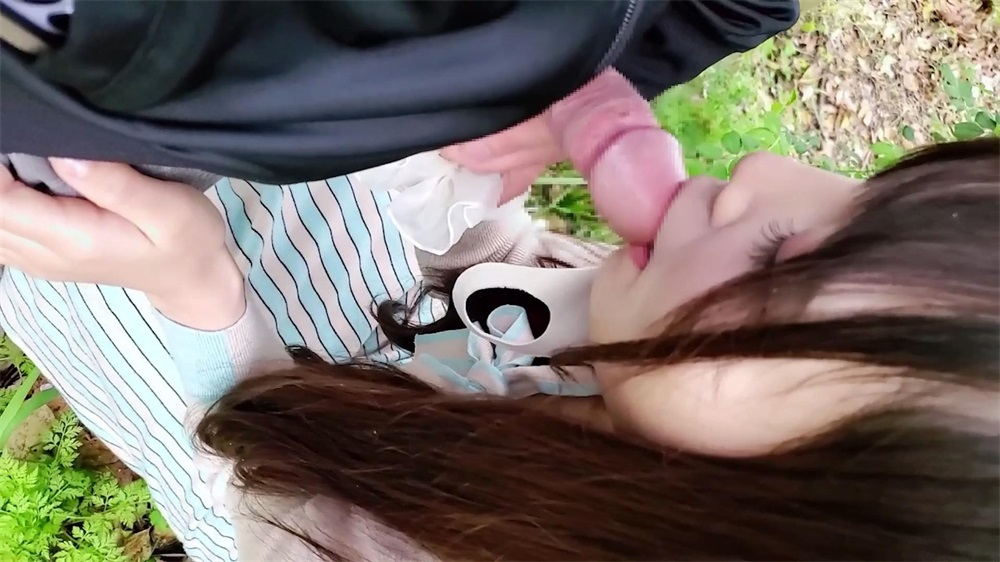 和娇嫩风情小美女外出散步 这甜美容颜苗条好身材看的心动受不了掏出鸡巴享受舔吸，到小树林和酒店不停玩弄}