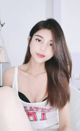 漂亮眼睛有点像混血红唇美女 露臀白网袜电臀诱惑 拨开内裤露多毛小穴 手指拍打大量出水 顶级美腿玩一年