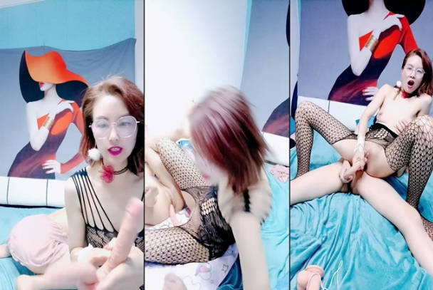 妈妈调教女儿全程露脸激情大秀 情趣丝袜诱惑淫声荡语 双头道具插进妈妈和女儿的骚穴自慰 高潮喷水好刺激}