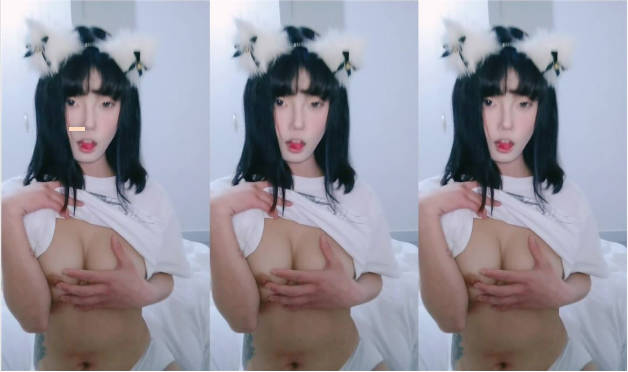 清纯尤物美少女！外表呆萌超嫩！收费房大尺度，情趣内衣透视，美乳肥臀，跳蛋玩弄小穴