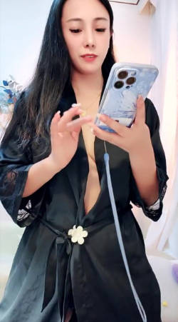女人味十足，长发气质御姐【豆奶泡泡花】身材太炸裂了，表里不一道具自慰，又骚又反差}