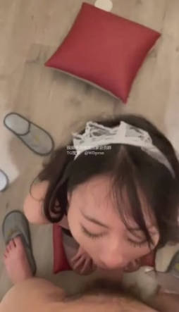 杭州炮哥真实约炮日记《淫纹女仆露脸反差女》性感黑丝女仆套装，跪着第一视角在酒店啪啪，背后纹着淫纹，后入骚货被干的哇哇叫10V (2)