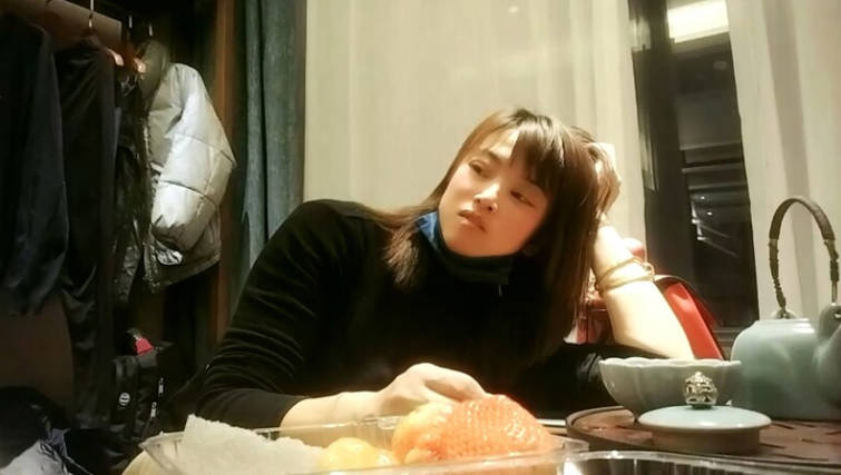【良家故事】，泡良最佳教程，出轨小少妇，先谈感情搞热气氛，裸体相见交合高潮，被干得鬼哭狼嚎超牛逼}