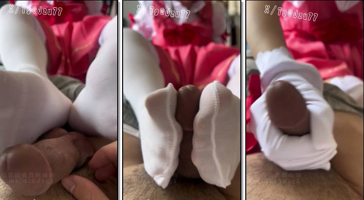 洛丽塔COS少女『季节』加藤惠 摩卡小樱 白丝白手套口交足交榨精！主动女上骑乘榨精(3V)}