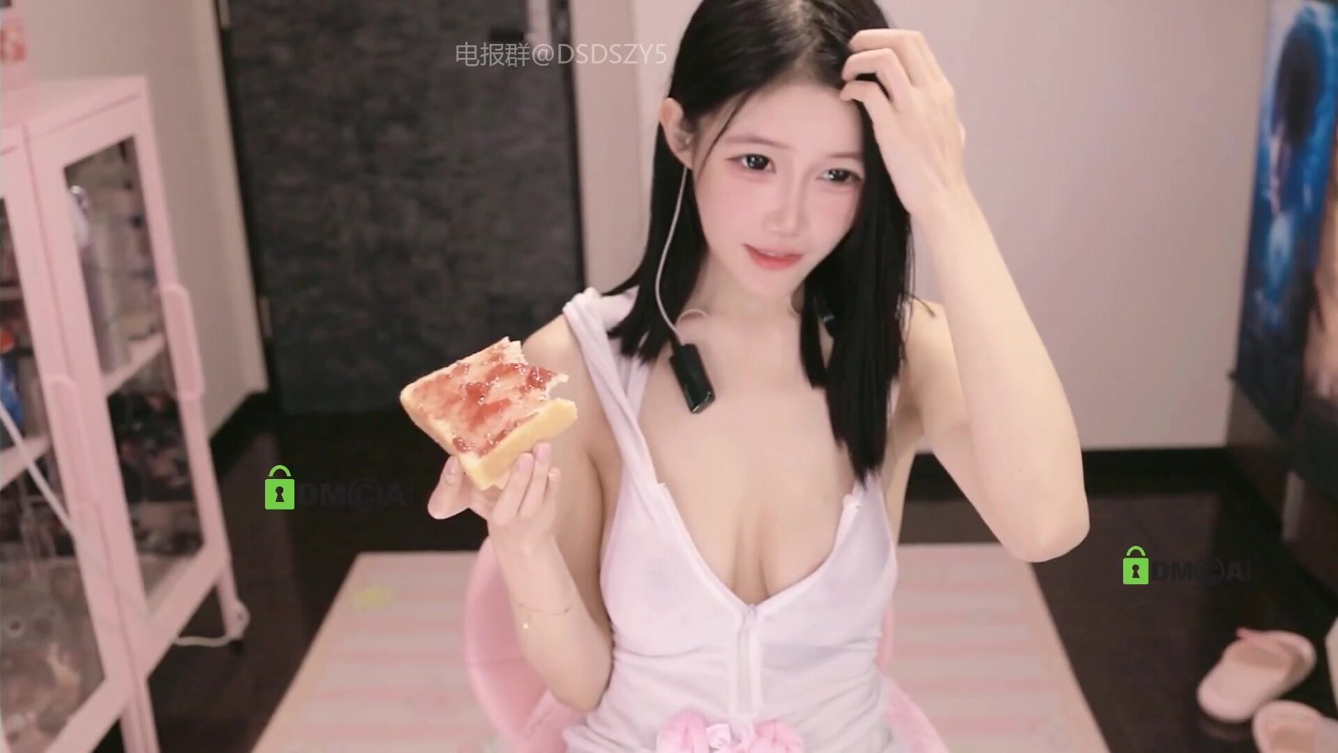 颜值嫩妹【nide_xiaogou】阿黑颜妹子、极品高颜大奶嫩妹 诱惑裸舞、乳夹深喉11(2V)}