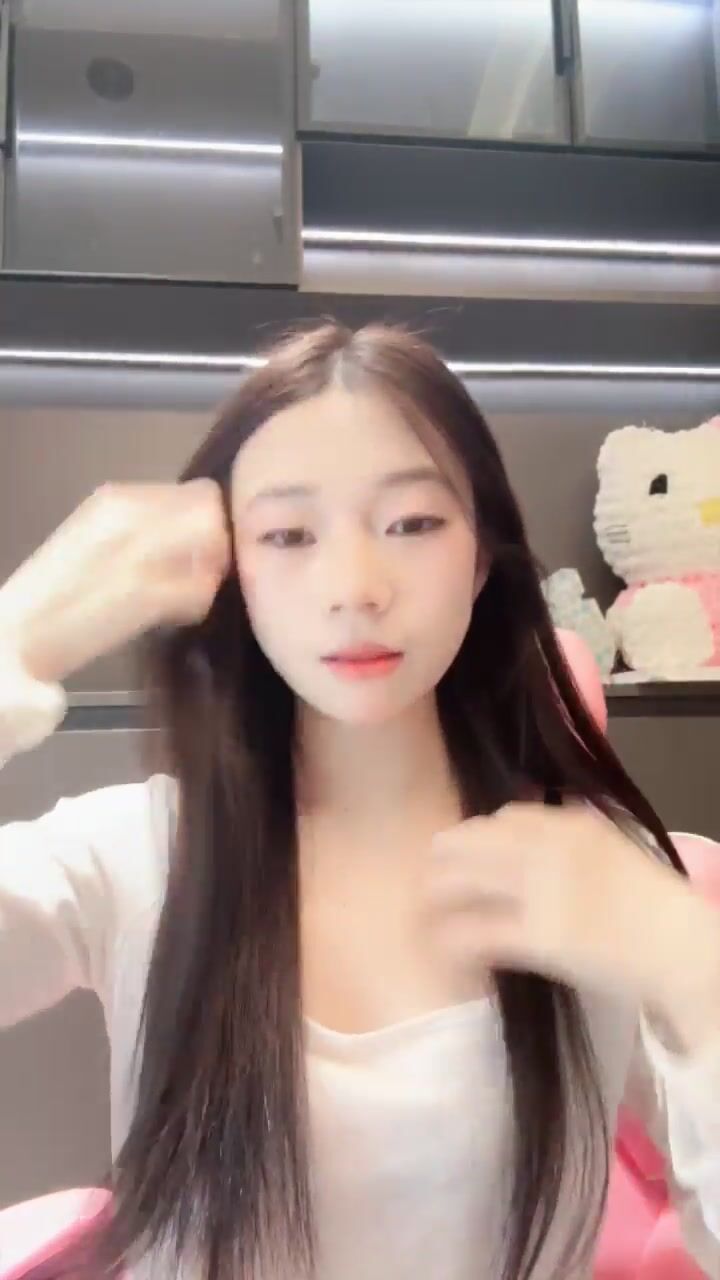 清纯少女下海【吧啦】明星颜值 嫩穴翘臀 边跳边脱光~抠逼自慰~大屌狂插 淫叫声声声不息 (5)}