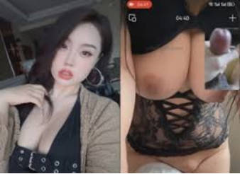 抖音颜值少妇【蓉蓉baby】巨奶少毛一线天，掰逼给大哥提供飞机价值，看到大哥巨屌当场发情排卵}