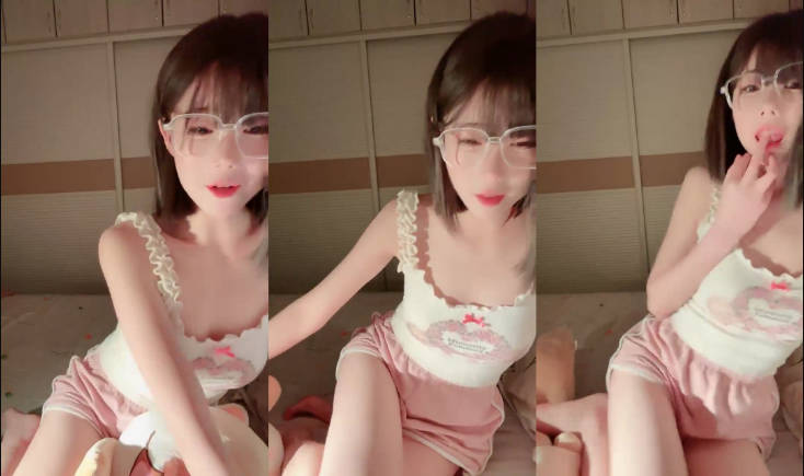 最顶尖极品校花女神回归【小思思要吃糖】饱满大咪咪 雪白大长腿 罕见露穴掰穴 (3)}