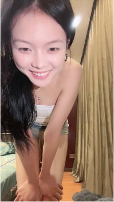 【02年表姐】高颜校花 黑丝大长腿 模特身材 美乳翘臀 道具自慰 无套啪啪 吃鸡骑乘 揉奶 (5)}