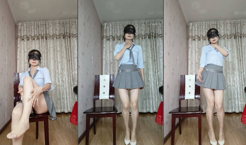 最新快手泄密！丝袜美腿老A8熟女【兔子队长】定制流出⑵，骚到无底线，自慰喷水，白浆泛滥}