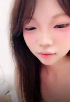 邻家乖乖女超嫩美少女【了了时澪】娇乳坚挺粉穴猛插脸穴同框私处特写 (3)